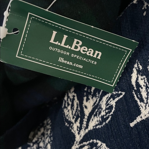 NWT L.L. Bean Traditional Fit Navy Green Medium Scotch Plaid Flannel Shirt - Picture 3 of 5